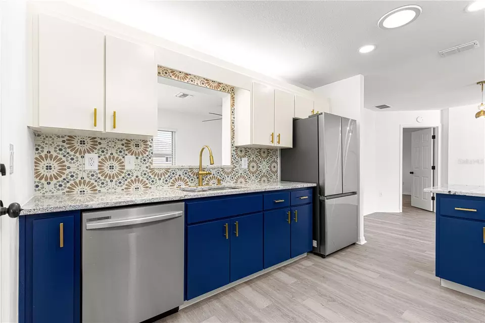 Kitchen - 11643 SW 137th Loop, Dunnellon, FL 34432 photo 2 of 7