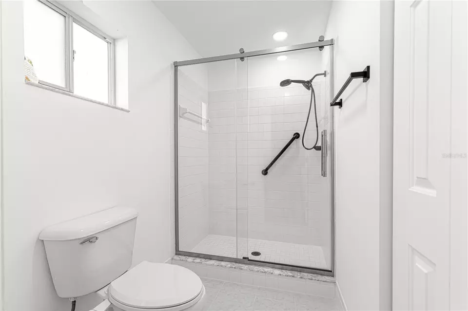 Bath - 11643 SW 137th Loop, Dunnellon, FL 34432 photo 4 of 4