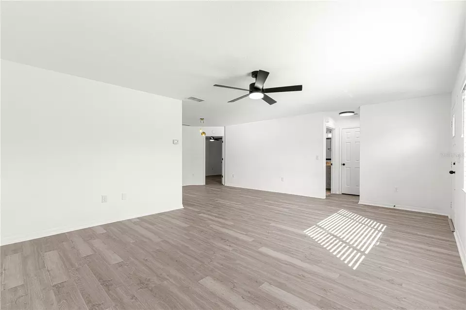 Living - 11643 SW 137th Loop, Dunnellon, FL 34432 photo 3 of 12