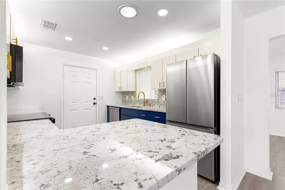 Kitchen - 11643 SW 137th Loop, Dunnellon, FL 34432 photo 5 of 7