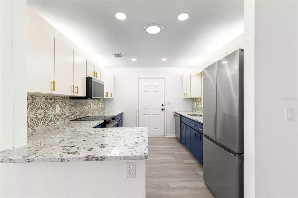 Kitchen - 11643 SW 137th Loop, Dunnellon, FL 34432 photo 3 of 7