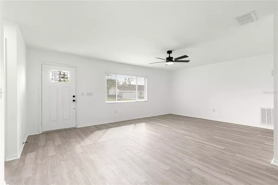 Living - 11643 SW 137th Loop, Dunnellon, FL 34432 photo 2 of 12
