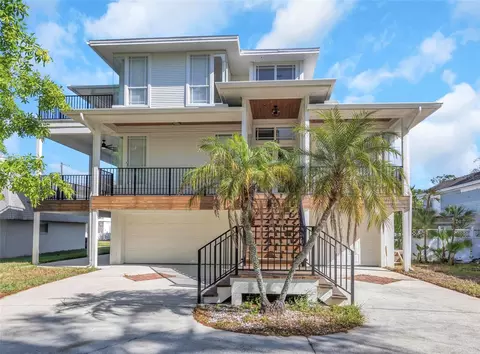 606 Indiana Ave, Crystal Beach, FL 34681