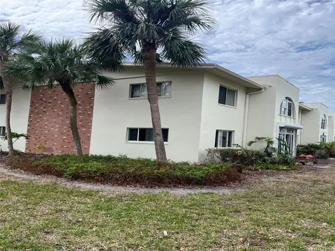 4480 Overlook Dr NE #17, Saint Petersburg, FL 33703