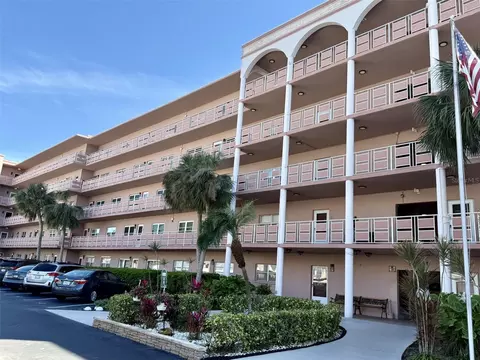 5521 80th St N #306, Saint Petersburg, FL 33709