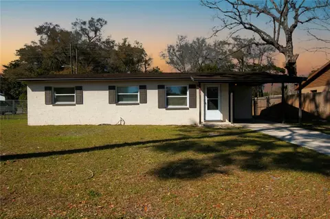 925 Valleydale Ave, Deland, FL 32720