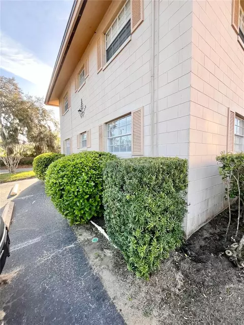 1100 E Caroline St #107, Tavares, FL 32778