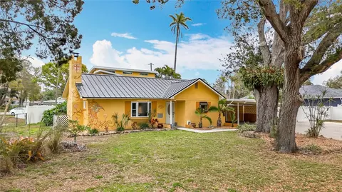 8135 33rd Ave N, Saint Petersburg, FL 33710