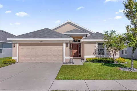 1200 Kellogg Dr, Tavares, FL 32778