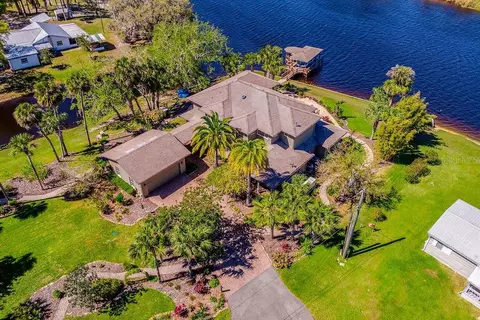 2112 Shady Ln, Geneva, FL 32732