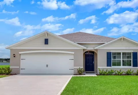 717 Squires Grove Dr, Winter Haven, FL 33880