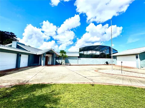 372 Rest Haven Rd, Geneva, FL 32732