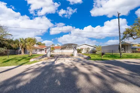 372 Rest Haven Rd, Geneva, FL 32732