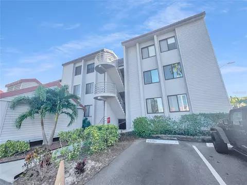 557 Pinellas Bayway S #111, Saint Petersburg, FL 33715
