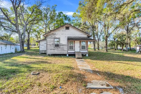 15 E Mohawk St, Mascotte, FL 34753