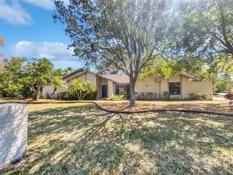 3010 Pine Club Dr, Plant City, FL 33566