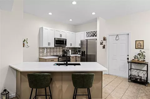 Kitchen - 1968 Compass Flower Way, Ocoee, FL 34761 photo 1 of 5
