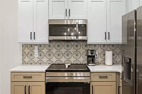 Kitchen - 1968 Compass Flower Way, Ocoee, FL 34761 photo 3 of 5