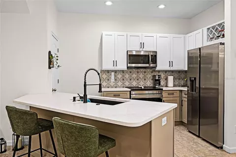 Kitchen - 1968 Compass Flower Way, Ocoee, FL 34761 photo 2 of 5