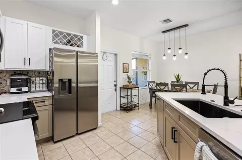 Kitchen - 1968 Compass Flower Way, Ocoee, FL 34761 photo 4 of 5