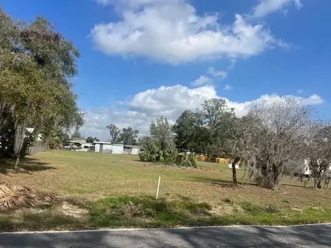 Central Avenue, Coleman, FL 33521