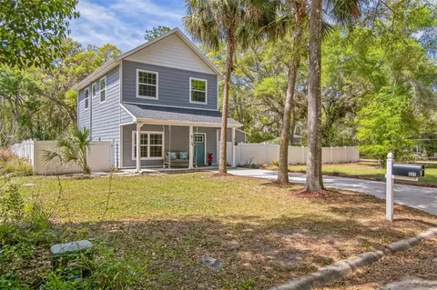 404 NW 5th St, Micanopy, FL 32667