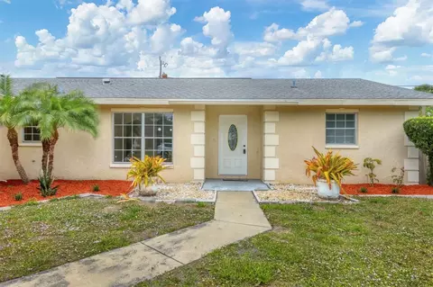 3803 Pin Oaks St, Sarasota, FL 34232