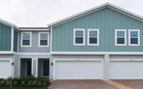 226 Glass Onion Dr, Groveland, FL 34736