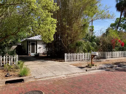 622 Wood St, Dunedin, FL 34698