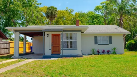 624 N New Hampshire Ave, Tavares, FL 32778