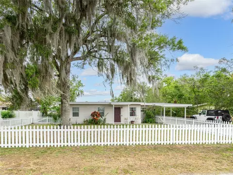 111 E 3rd Ct, Chuluota, FL 32766