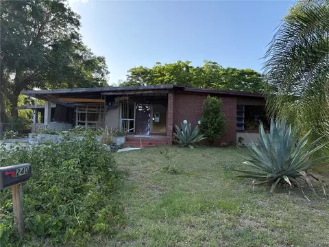 240 Valencia Ct, Deland, FL 32724