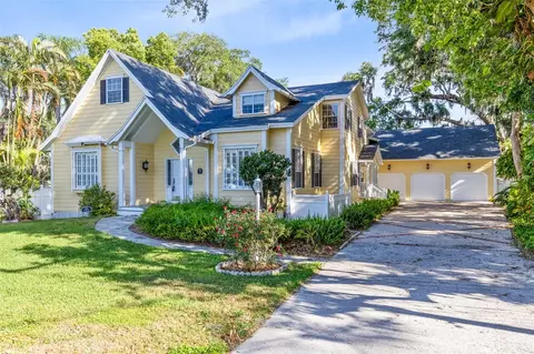 Exterior - 910 Cypress Ave, Saint Cloud, FL 34769 photo 8 of 10