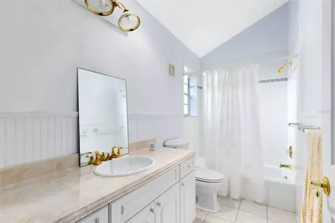 Bath - 910 Cypress Ave, Saint Cloud, FL 34769 photo 2 of 3