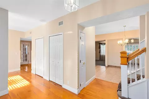 Entry Way - 910 Cypress Ave, Saint Cloud, FL 34769 photo 4 of 5