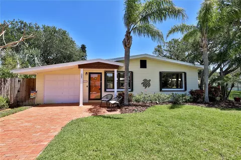 505 S Cooper St, New Smyrna Beach, FL 32169