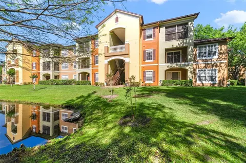 725 Crest Pines Dr #422, Orlando, FL 32828