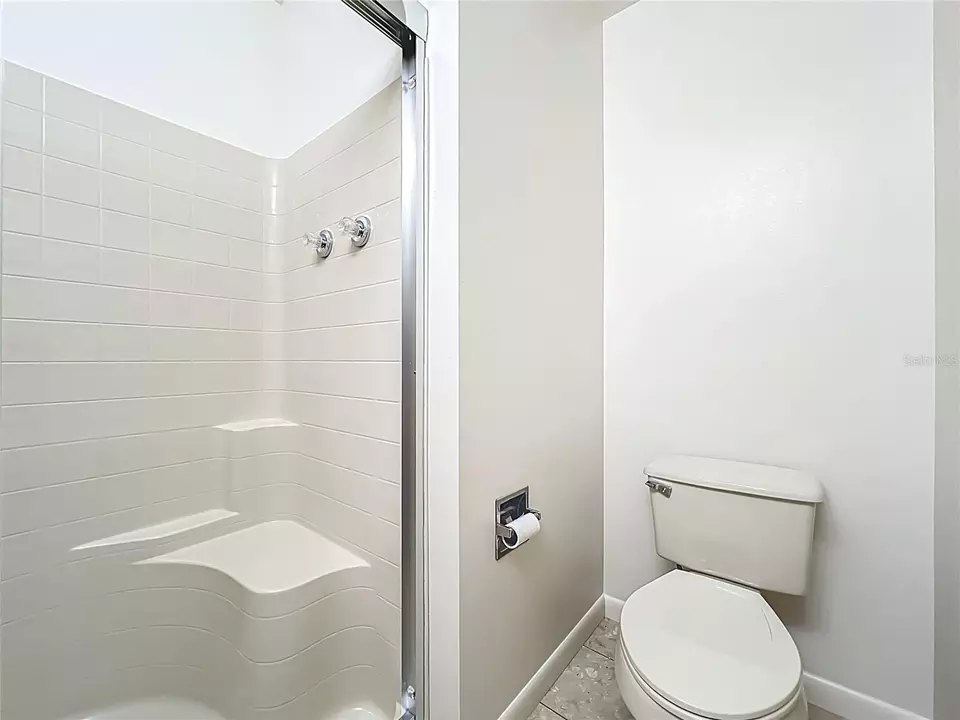 Bath - 802 Park Lake Cir #2, Maitland, FL 32751 photo 1 of 4