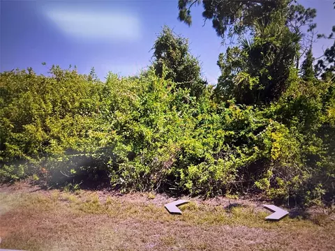 393 Albatross Rd, Rotonda West, FL 33947