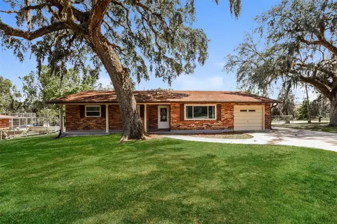 3746 Palm Dr, Leesburg, FL 34748