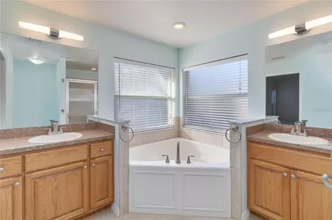 Bath - 2420 Heron Ct, Saint Cloud, FL 34771 photo 2 of 4