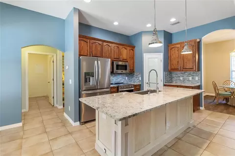 Kitchen - 2420 Heron Ct, Saint Cloud, FL 34771 photo 2 of 5