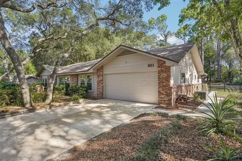 921 Torchwood Dr, Deland, FL 32724