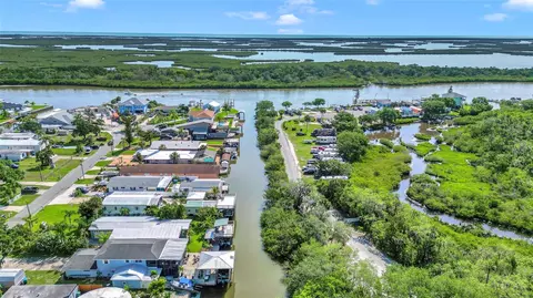 238 Indian Creek Rd, Oak Hill, FL 32759