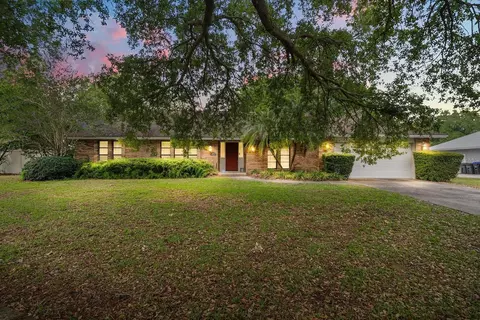 5525 Meadow Pine Ct, Orlando, FL 32819