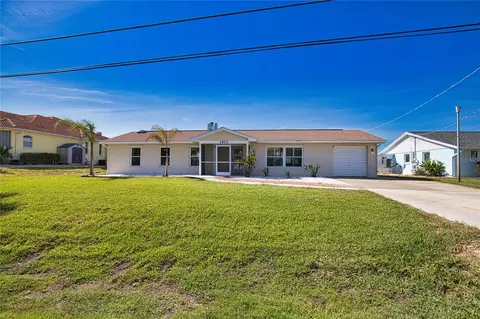 1933 Oregon Trl, Englewood, FL 34224
