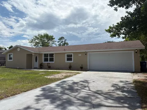 1516 Culverhouse Dr, Daytona Beach, FL 32117