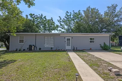 985 N Village Dr, Deltona, FL 32725