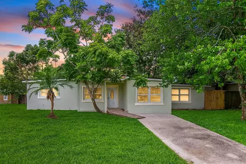 147 Country Club Dr, Sanford, FL 32771