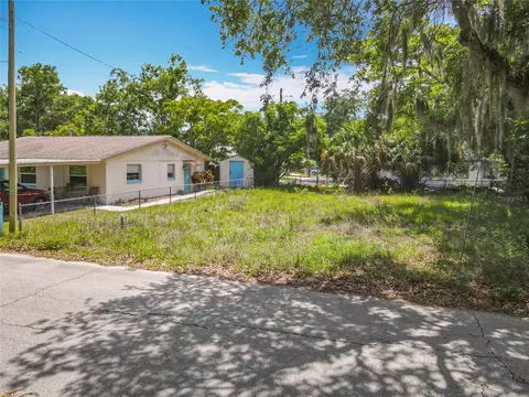 608 N Duss St, New Smyrna Beach, FL 32168